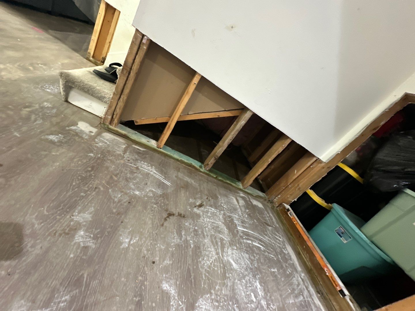 Full-Service Water Damage Mitigation and Structural Drying in Lone Jack by Fine Restoration