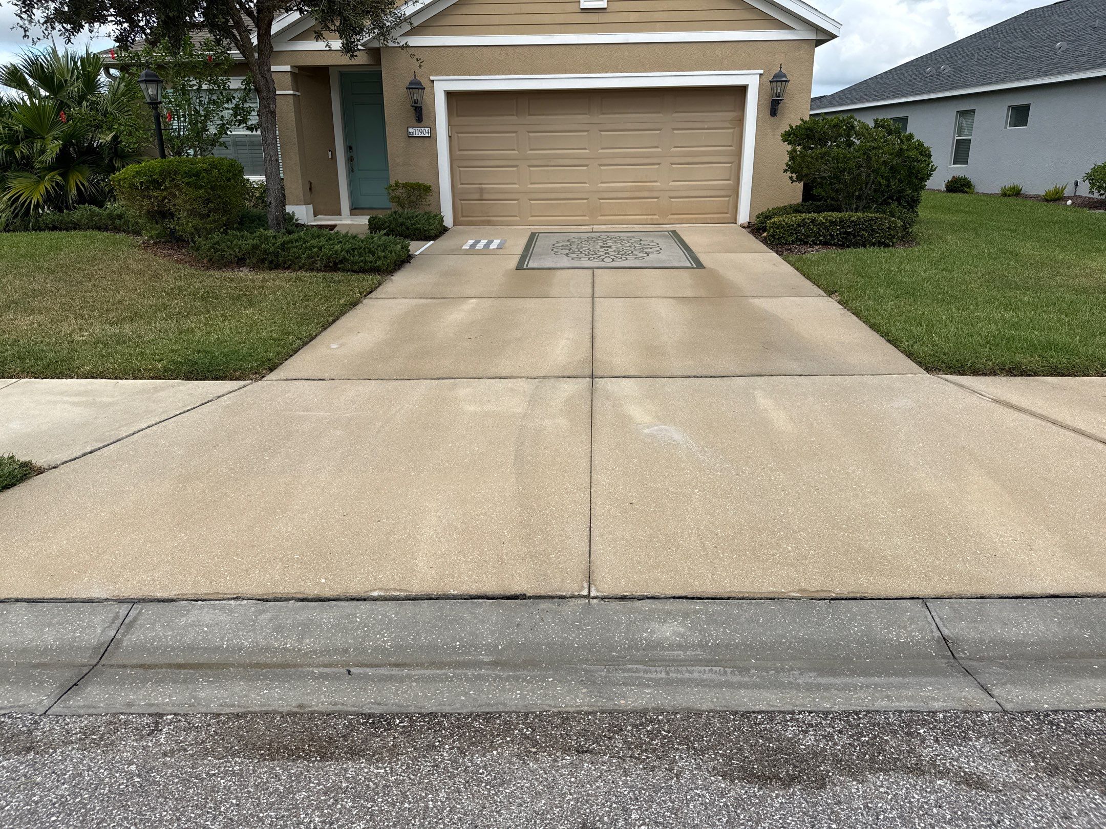 Driveway, Sidewalk & Lanai Cleaning Transformation | Forest Creek Parrish, FL by Sunshine AquaWash