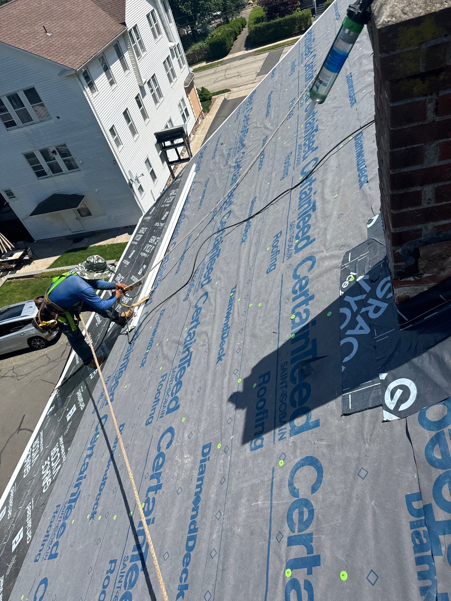New Britian asphalt shingled roof by DiGiorgi by DiGiorgi Roofing and Siding Inc
