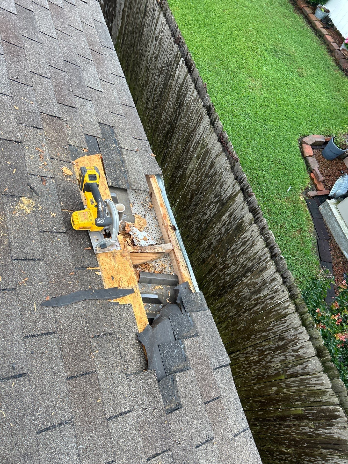 Hail Damage using Owen's Corning Duration (Lifetime) Shingles by Roof Repair Company