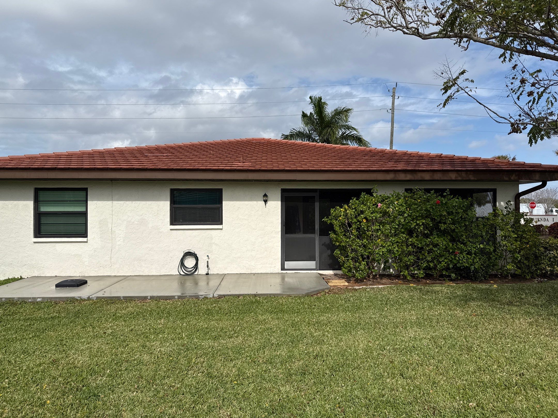 Tile Roof Cleaning in Vivienda at Bradenton I – Bradenton, FL by Sunshine AquaWash