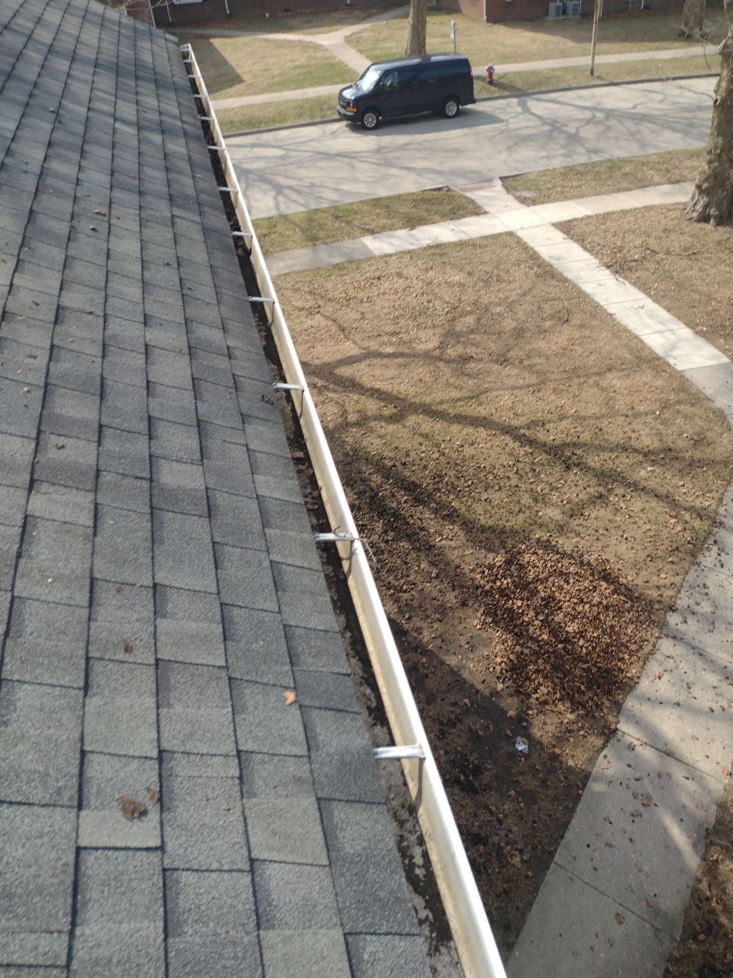 Commercial gutter cleaningToledo, OH after photo with clean gutters