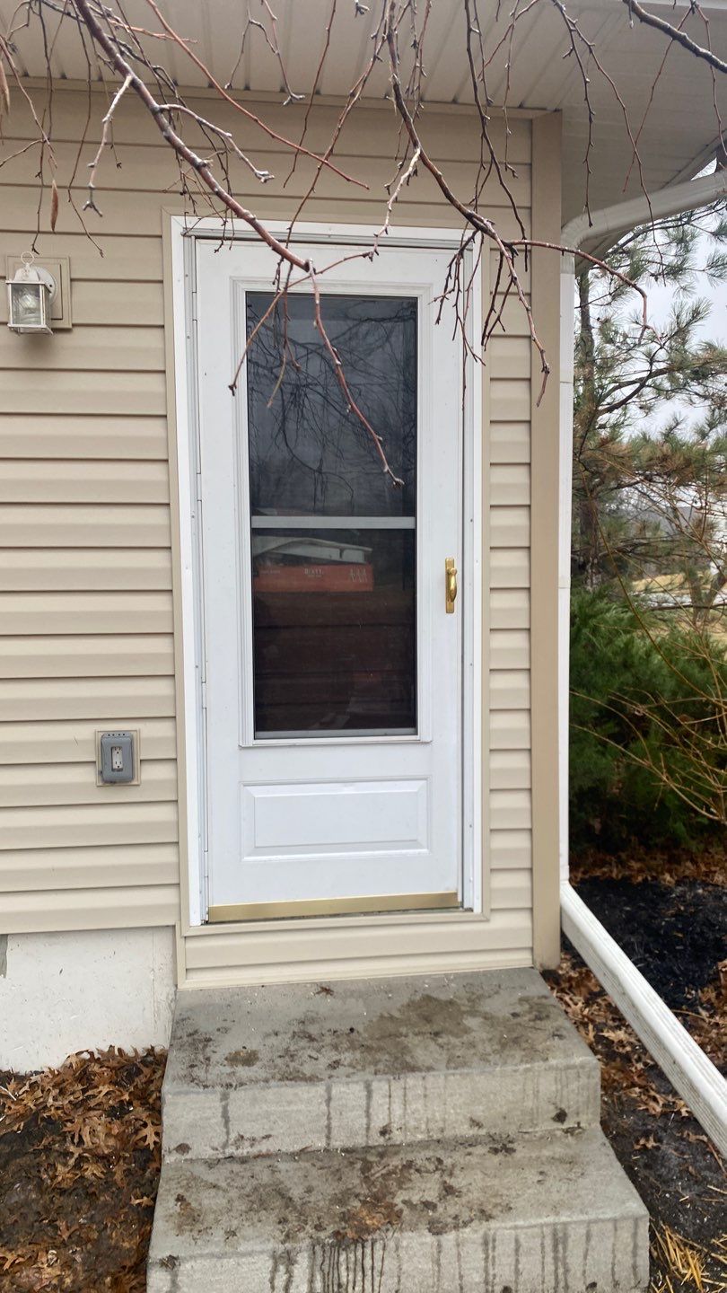 Siding Installation using Exterior Portfolio Vinyl Siding in Raymore Mo  by EEC  Windows, Siding & Roofing 