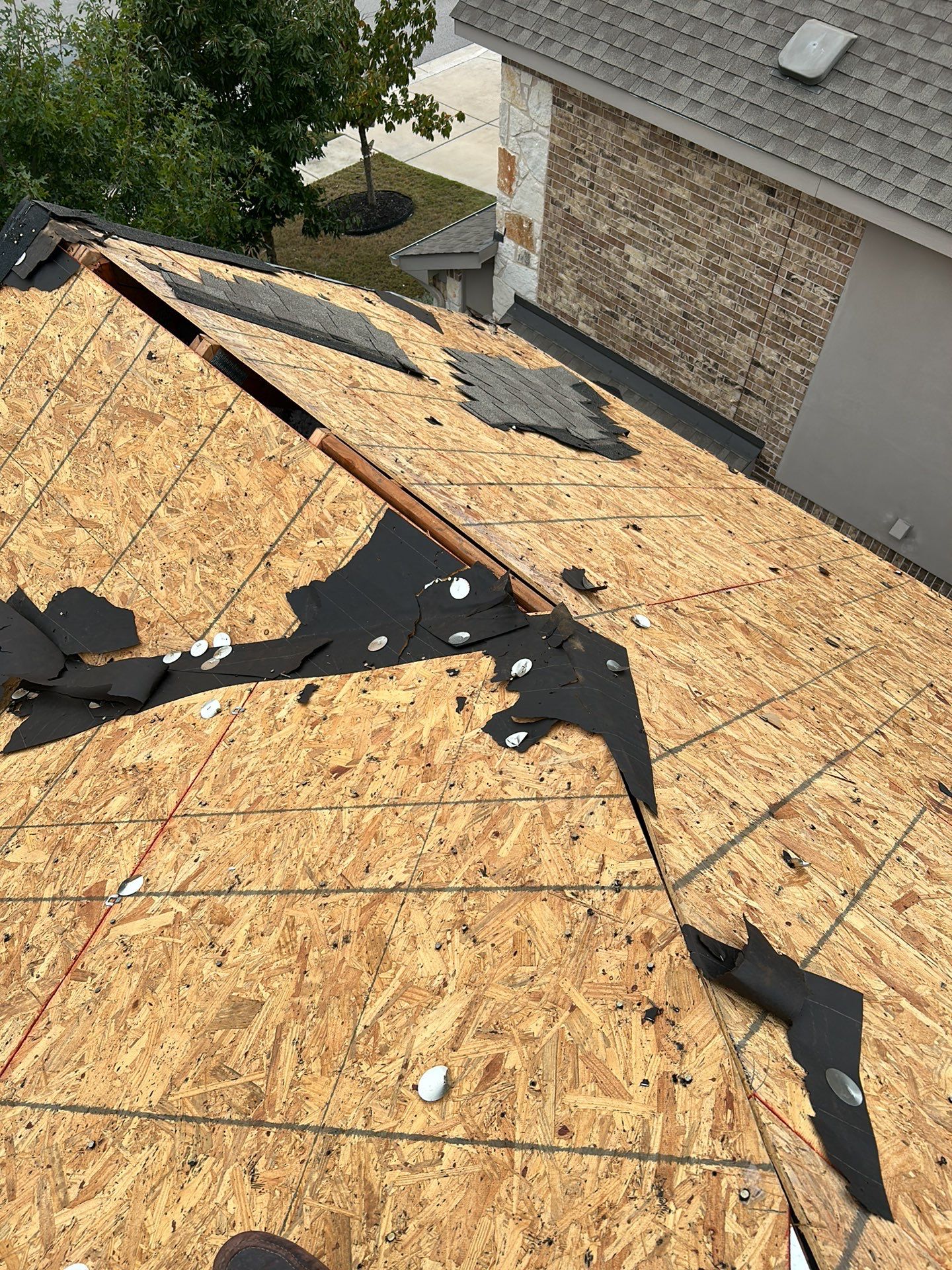 GAF HDZ - Weathered Wood by Elite Roofing LLC
