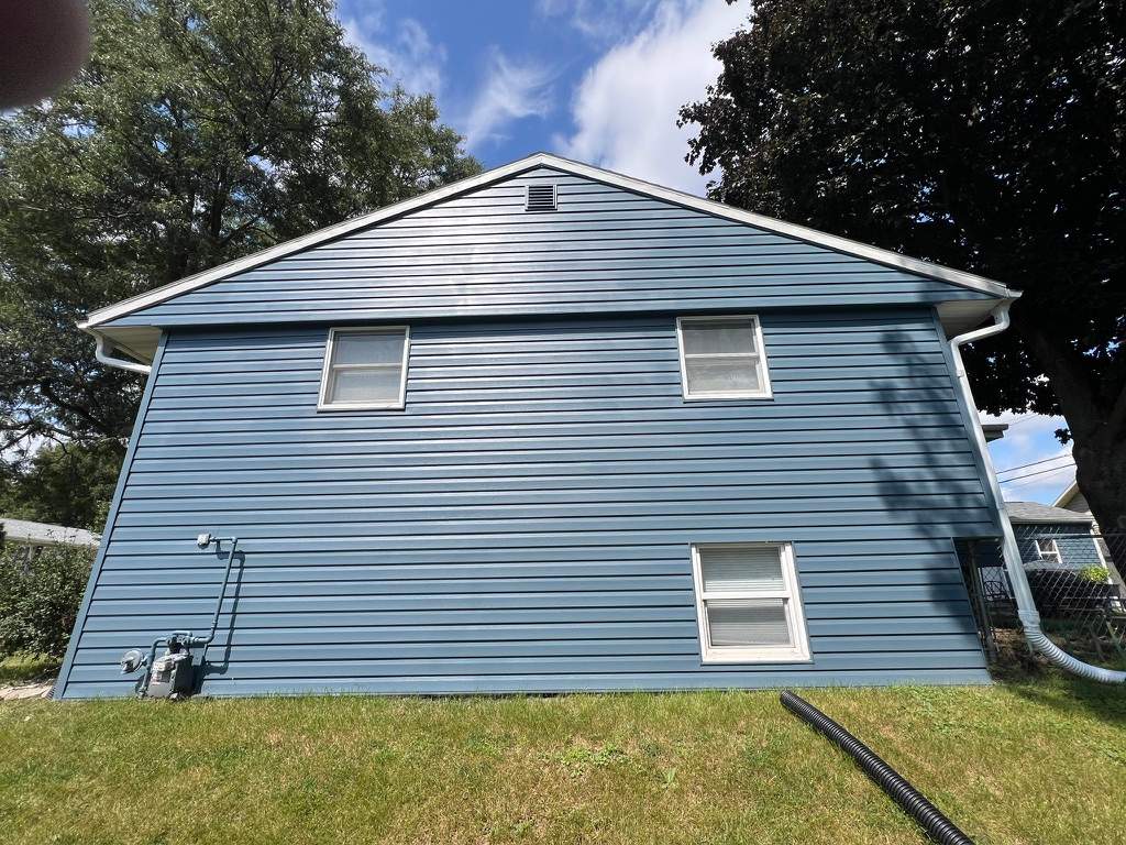 Fading & Oxidized siding turned new again! by Grandview Painting