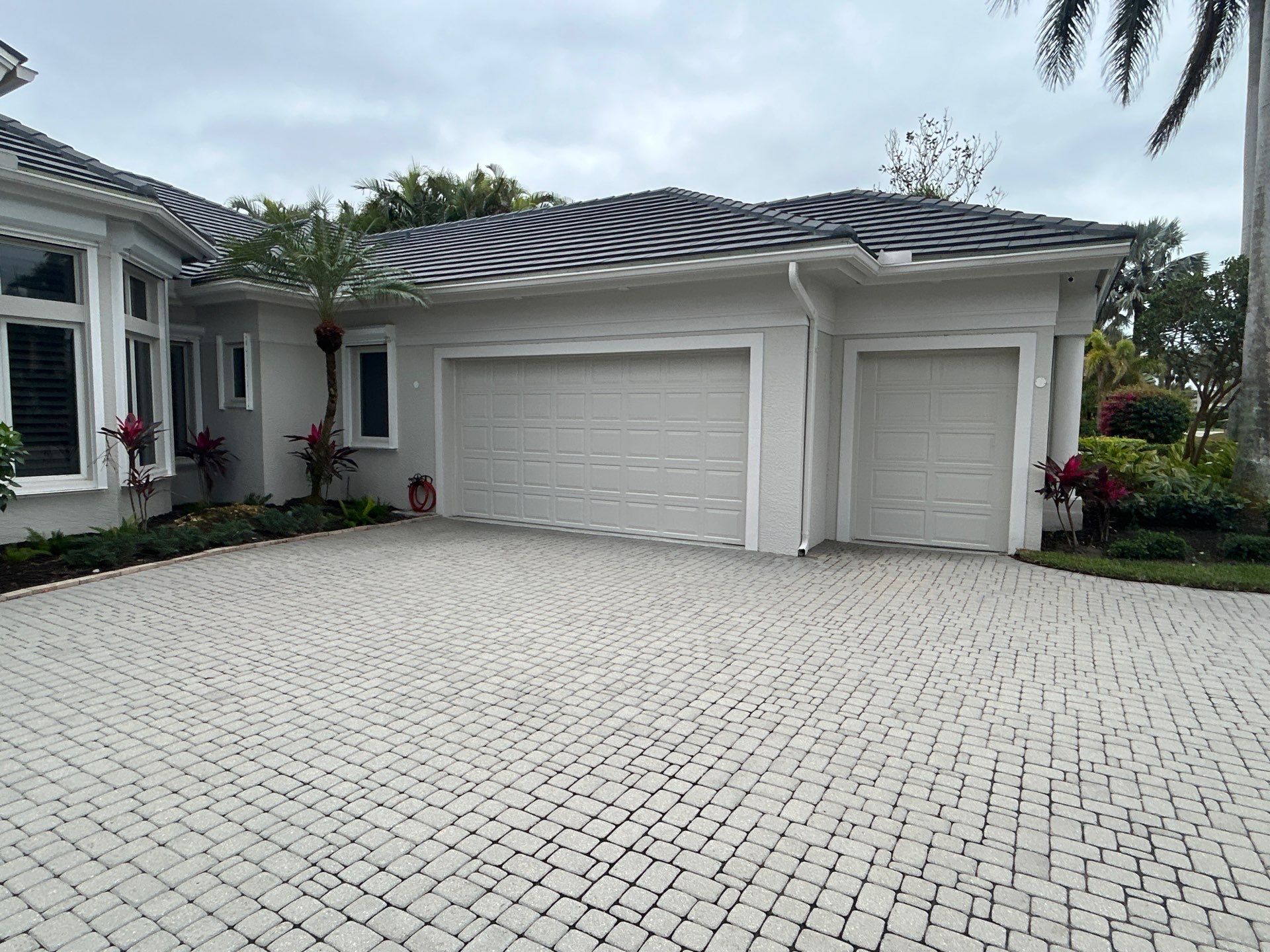 7-Inch Seamless Gutters for Luxury Homes in Naples FL by Gutter Professors