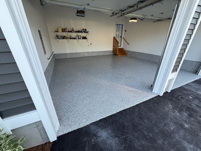Garage in Londonderry, NH 03053