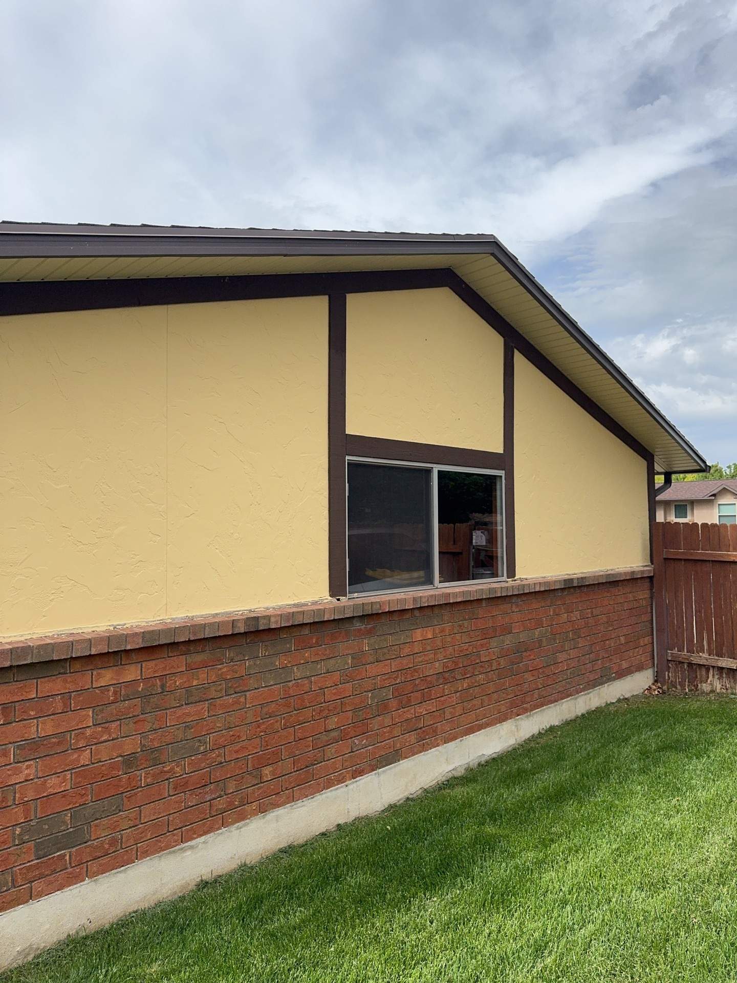 Orem | Hardie B&B and Lap Siding | Cobble Stone & Arctic White by Ideal Siding Utah
