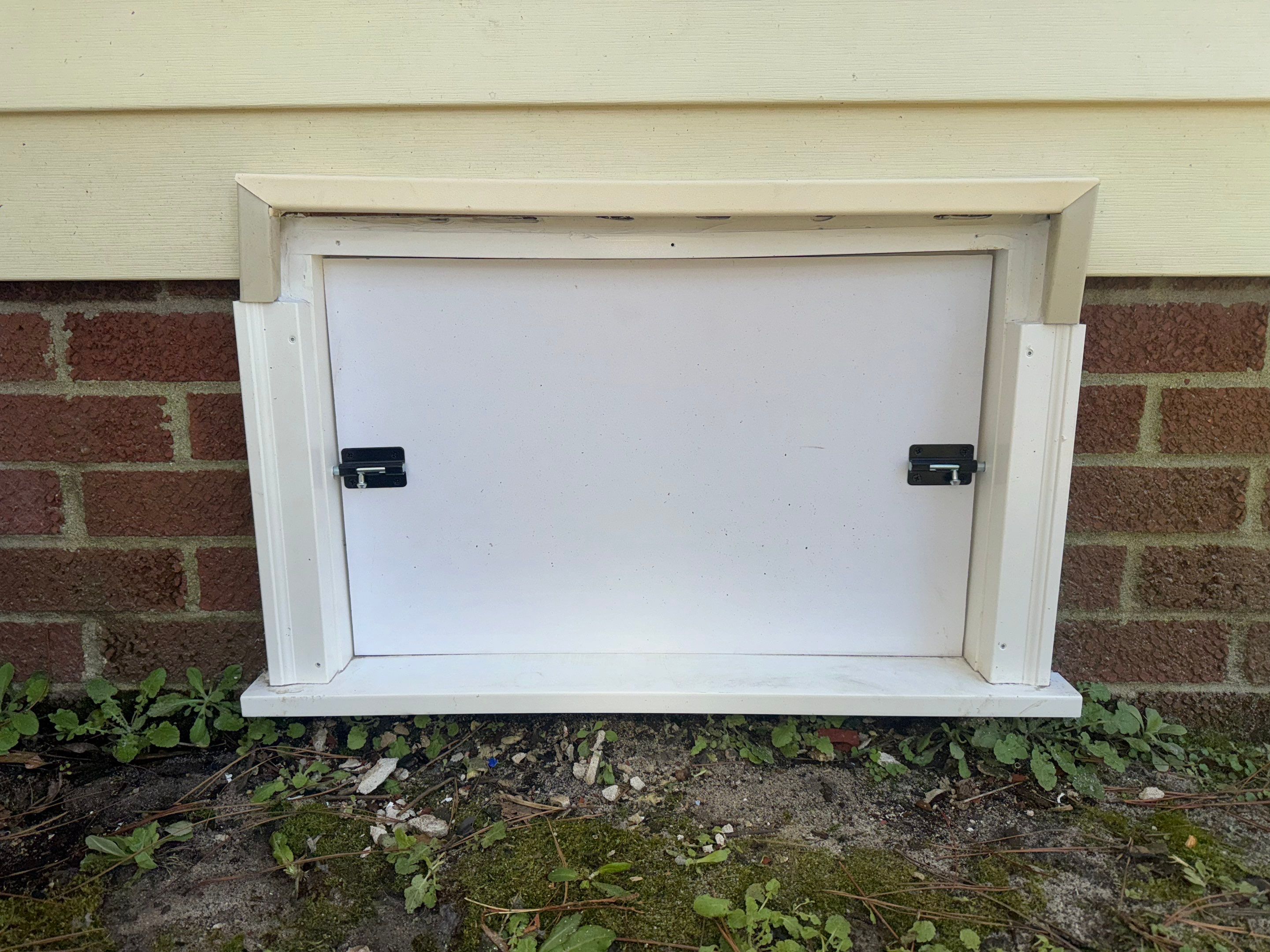 Sealed Crawlspace using Aprilaire E-70 Dehumidifier by Impact Crawlspace