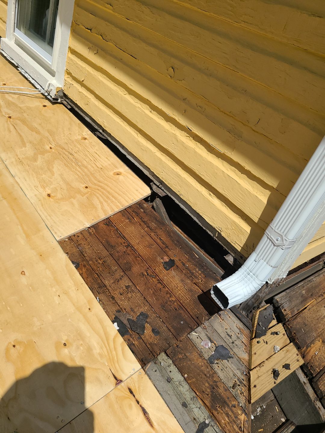 Arlington: CertainTeed Landmark Designer Shingles in Moire Black by RM Banning, Inc.