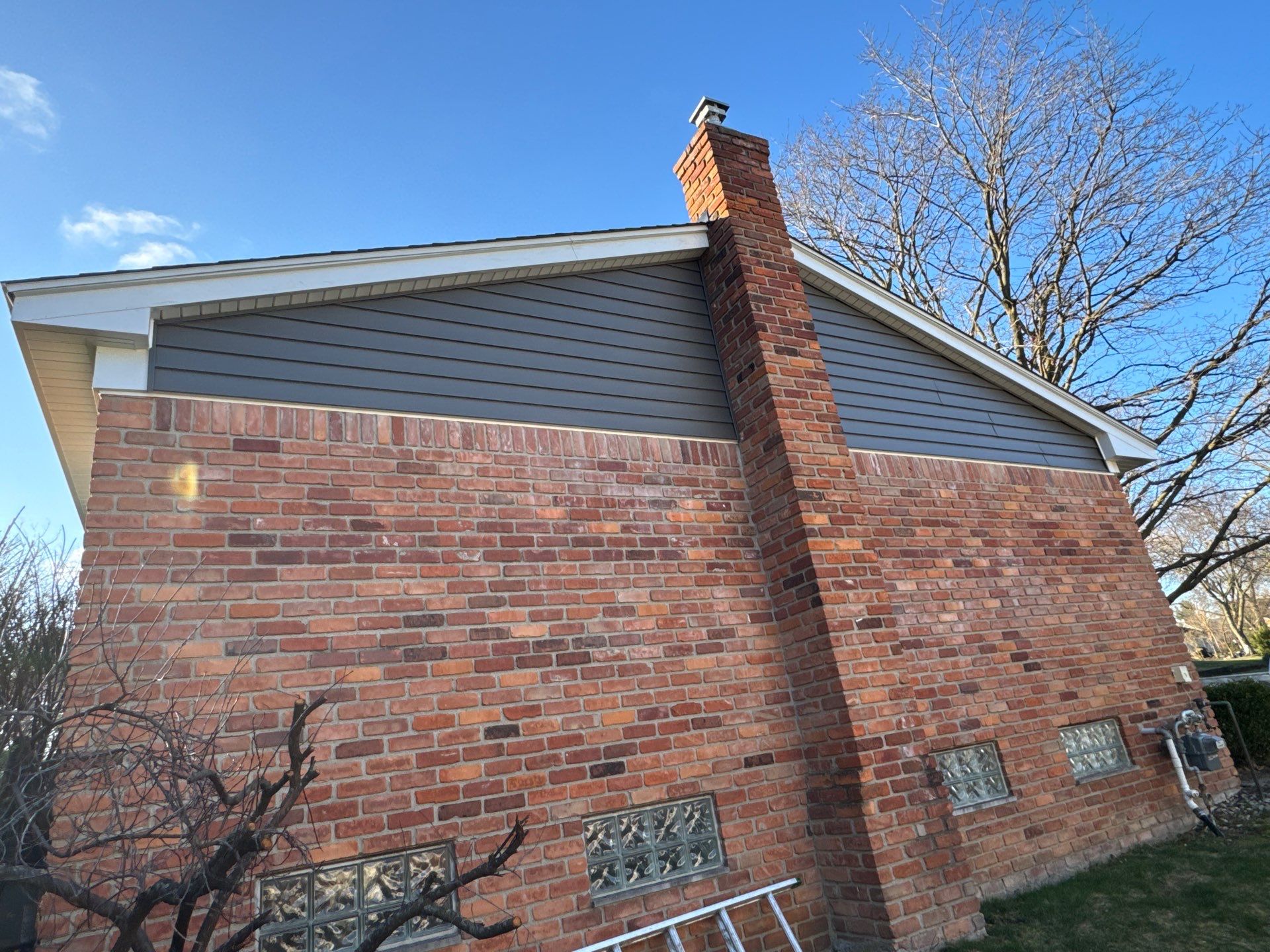 Siding Replacement using Alside Charcoal Smoke and Roof Replacement using Owens Corning Peppercorn by 180 Contractors