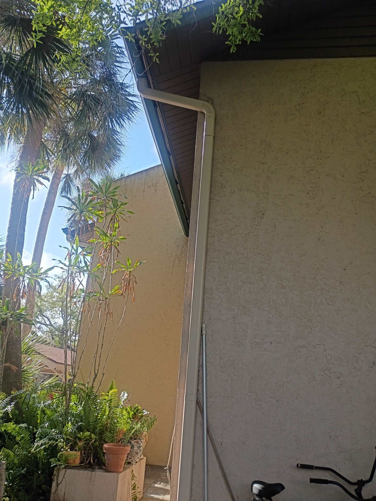 Leaf Guard using Gutter Guards & 3X4Downspoutsts in Sarasota FL by Gutter Professors
