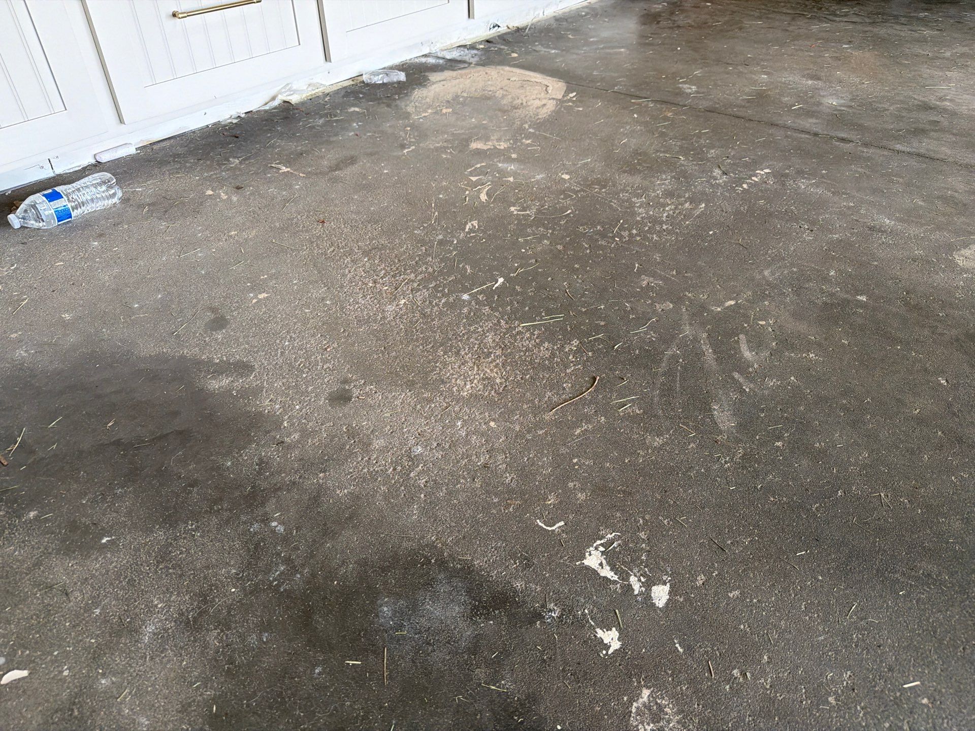 Cabin FEver Flake Garage Floor Coating Installation in Sioux Falls by Select Painting, Coatings & Garage Cabinets