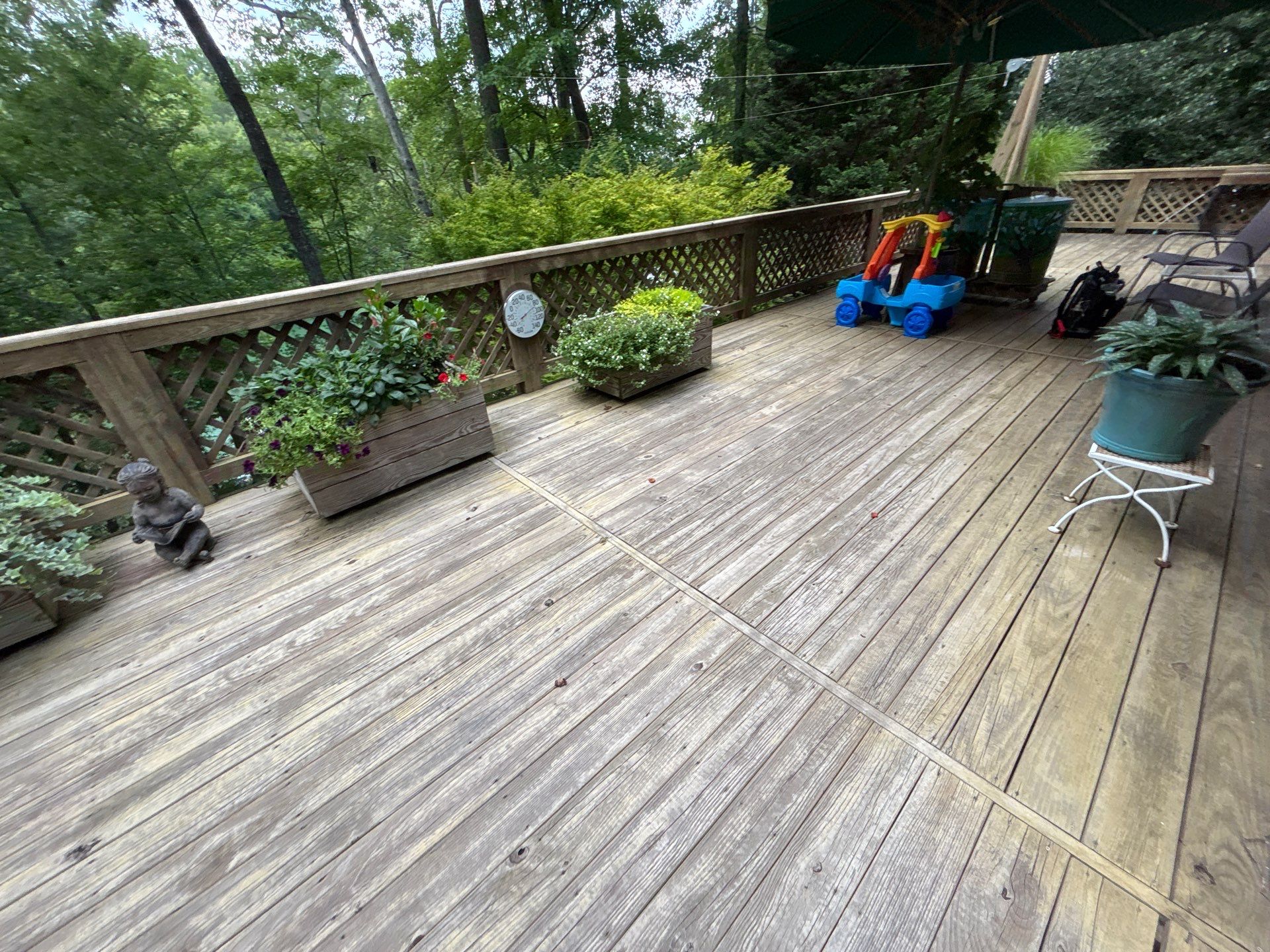 Wood Deck using Wood Stain by DuraSeal