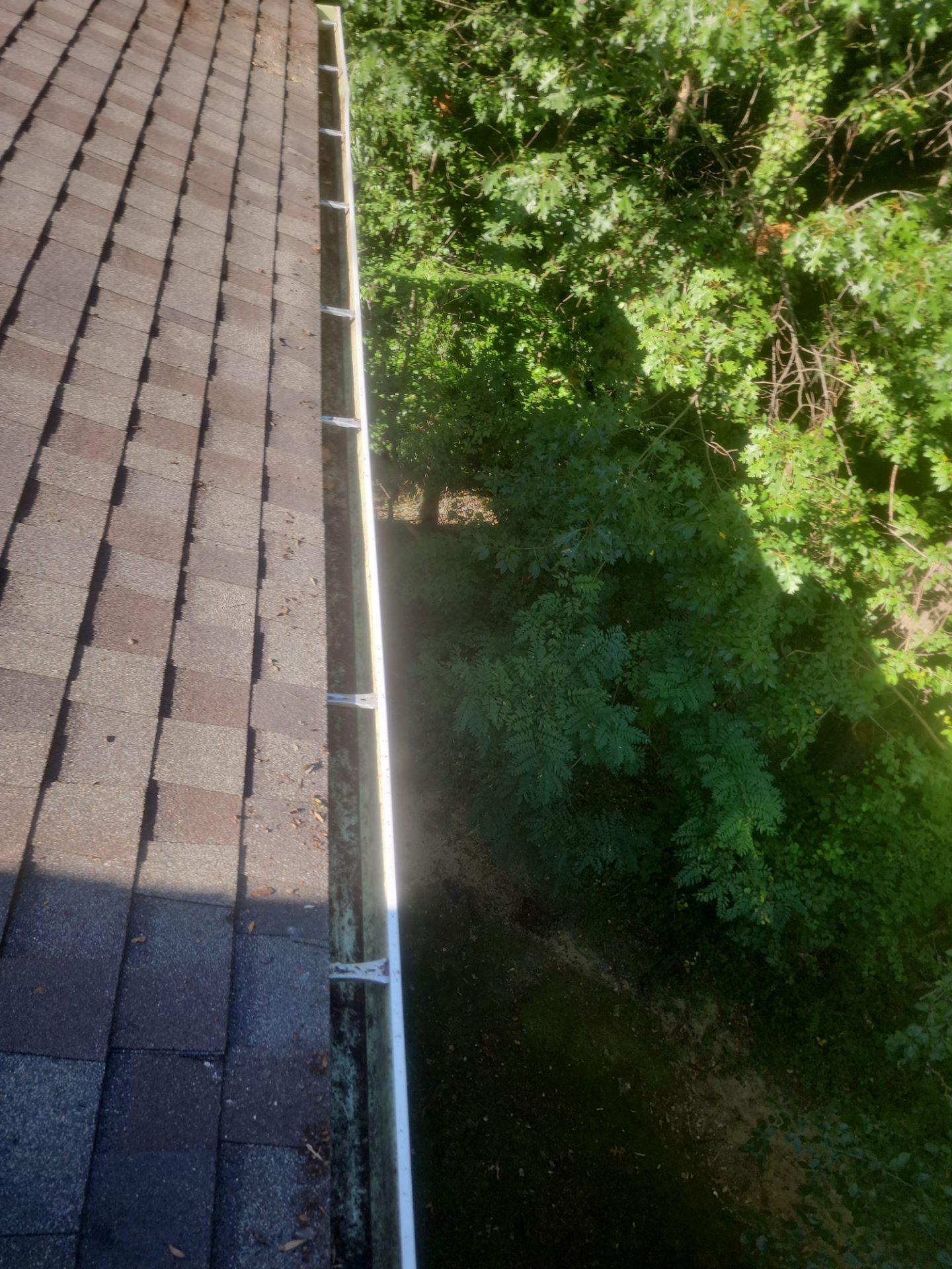 Commercial gutter cleaning Annapolis, MD after photo with clean gutters