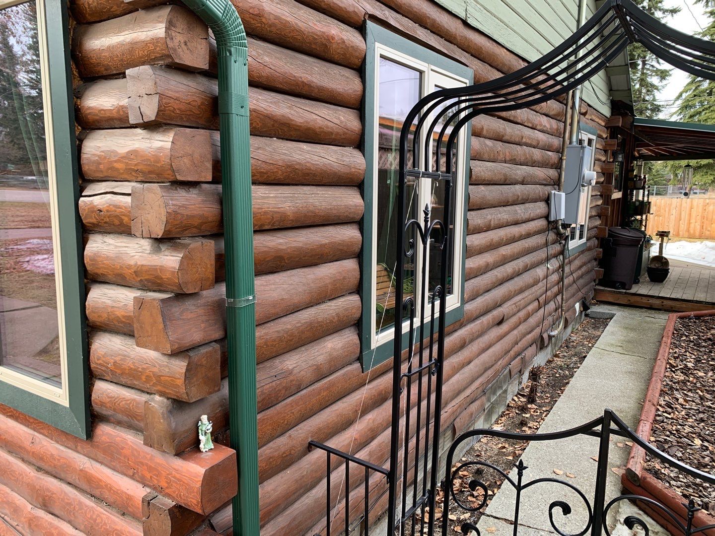 Log Home Exterior Staining by Midnight Sun Painting