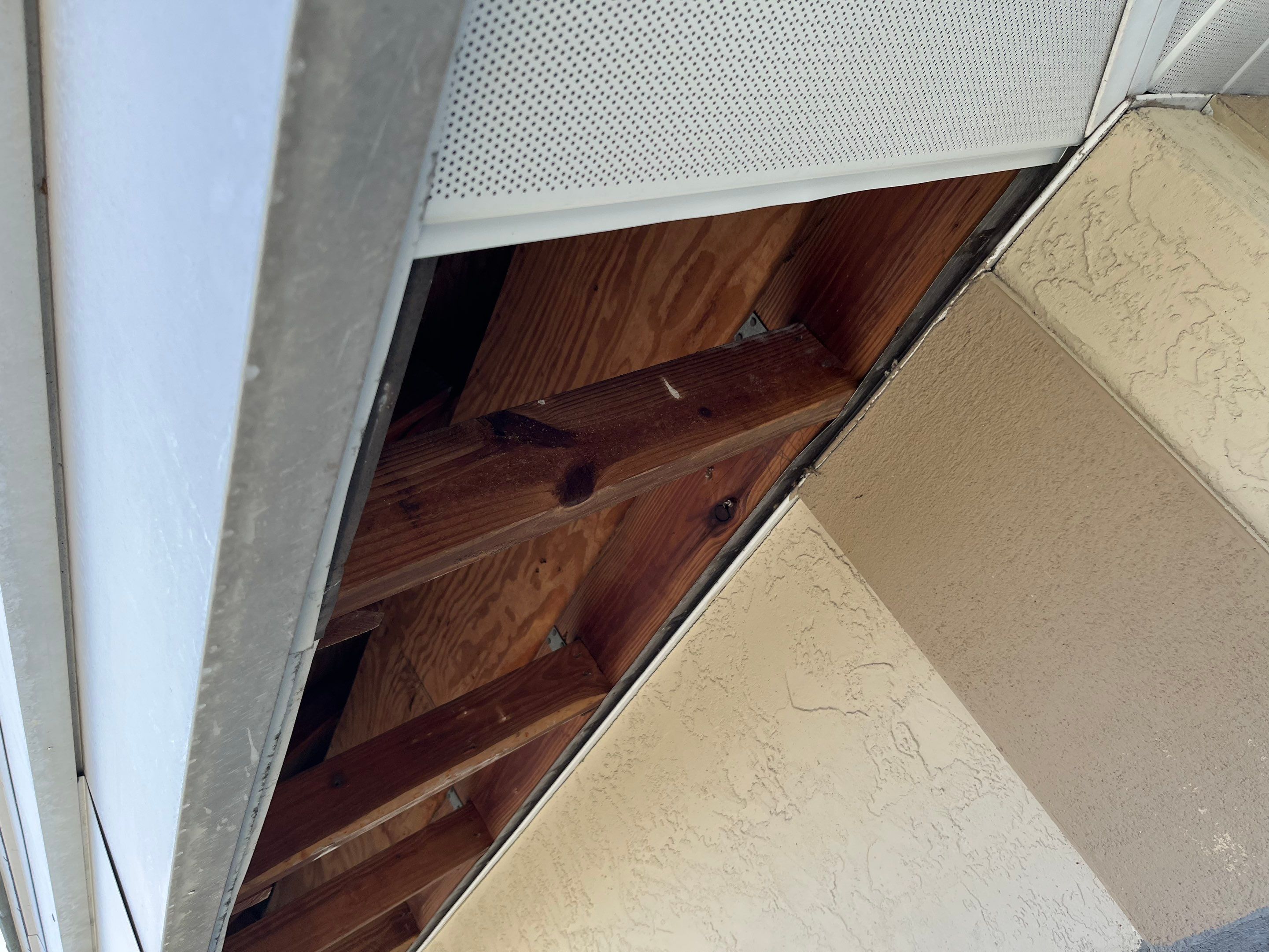 Soffit and Fascia Installation in Sarasota FL by Gutter Professors