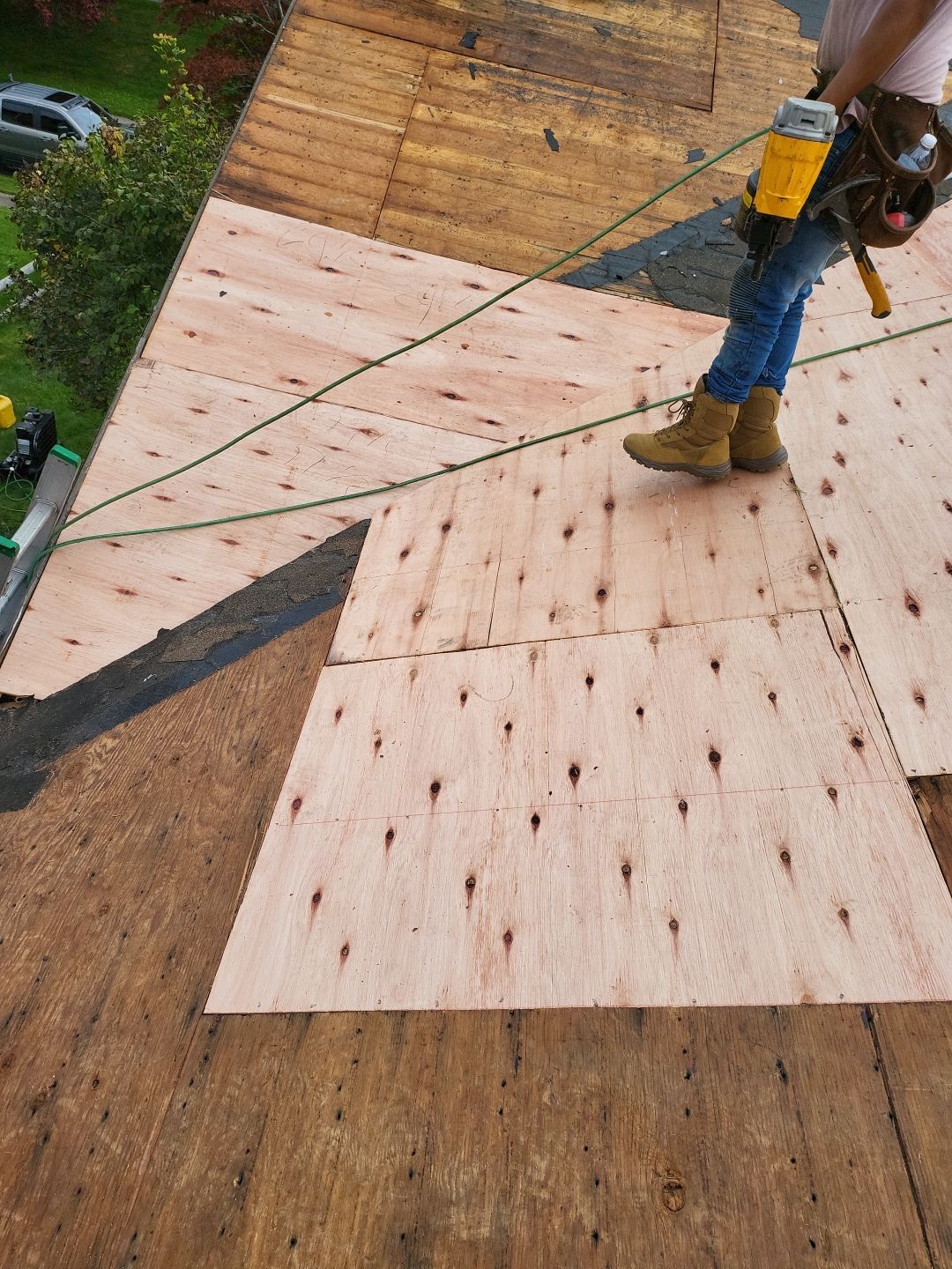 Residential Roofing Installation using Owens Corning TruDefinition Amber by A Plus Exterior