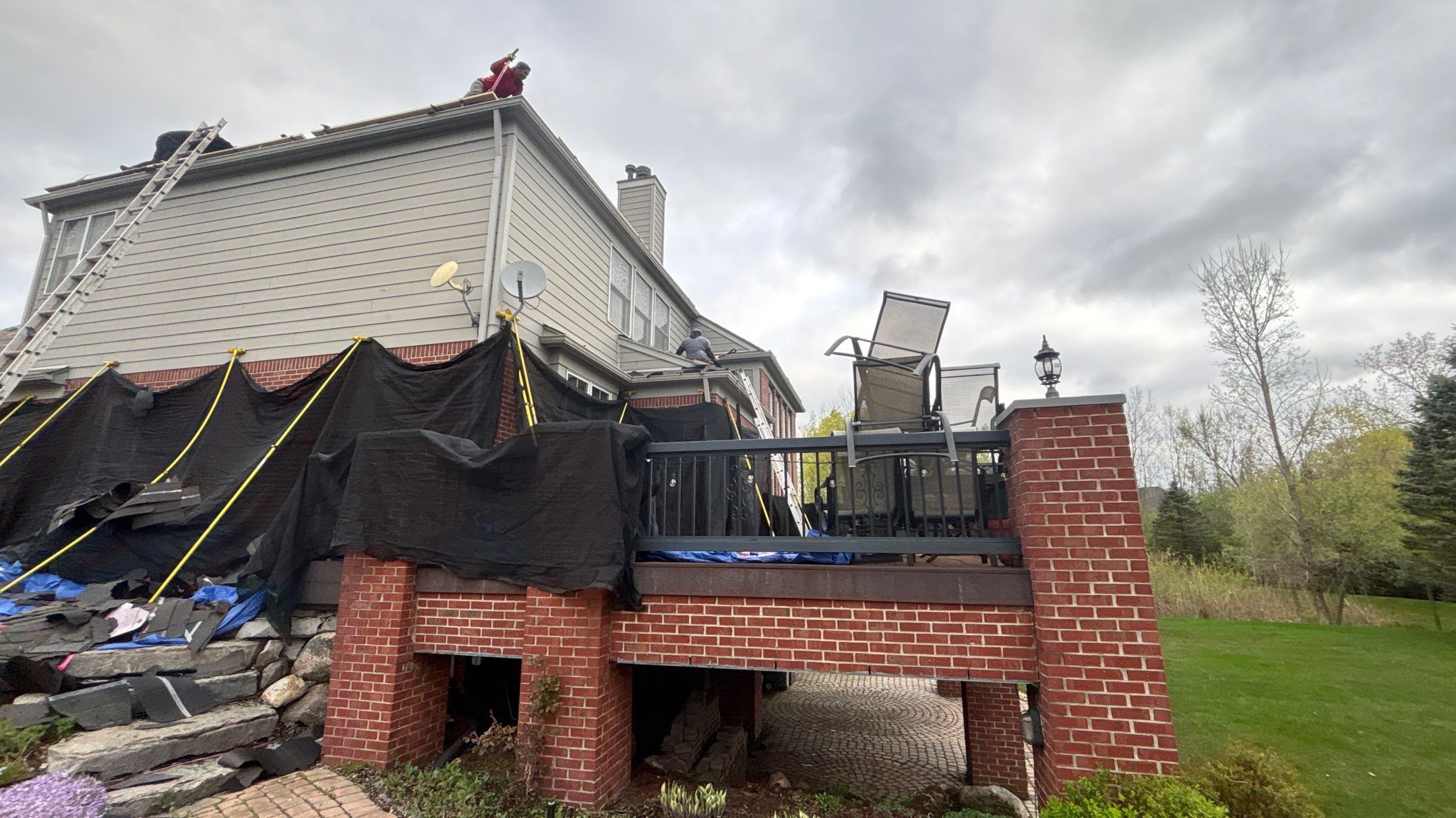 Roof Replacement using Owens Corning Onyx Black by 180 Contractors