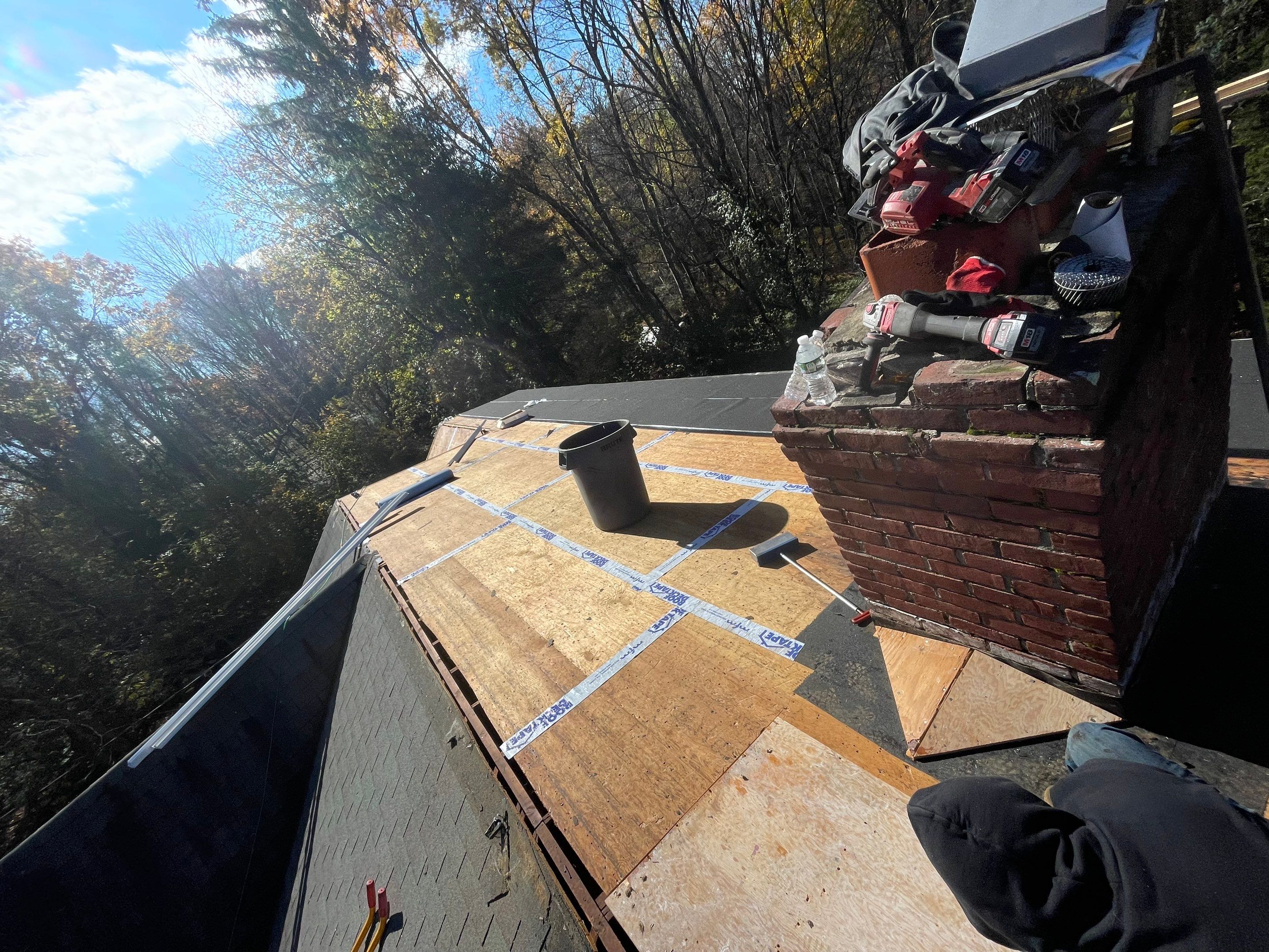 Residential Roofing Installation using Owens Corning TruDefinition Duration AR - Estate Gray & White Double 4 Siding by A Plus Exterior