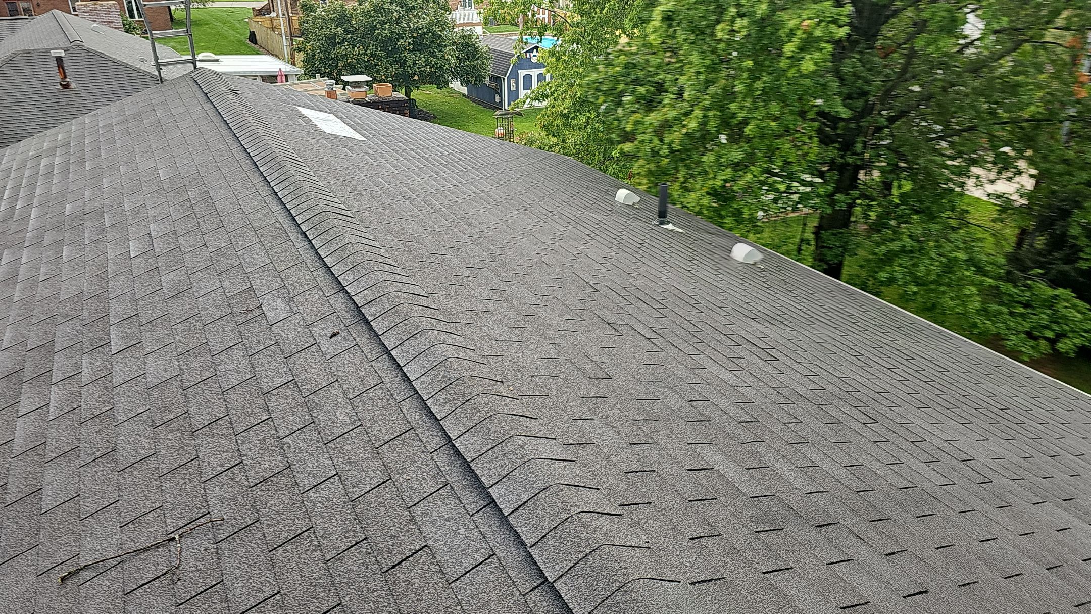 ATLAS PINNACLE COLOR: HEARTHSTONE, DRIP EDGE: BLACK by Eagle Eye Roofing