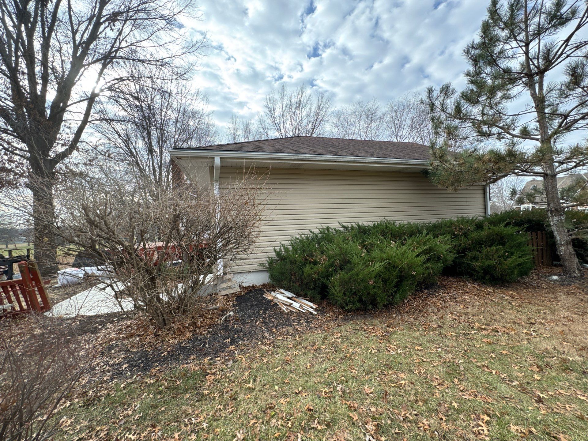 Siding Installation using Exterior Portfolio Vinyl Siding in Raymore Mo  by EEC  Windows, Siding & Roofing 